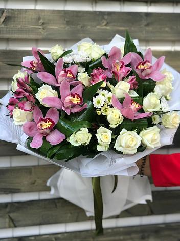 Букет цветов из: Розы и Хризантемы в Камских Полянах