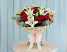 Букет цветов из:  Лилии и Розы в Камских Полянах