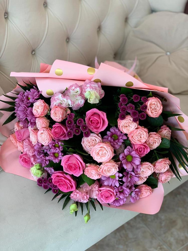 Букет цветов из: Хризантемы, Розы и Лизиантусы в Камских Полянах