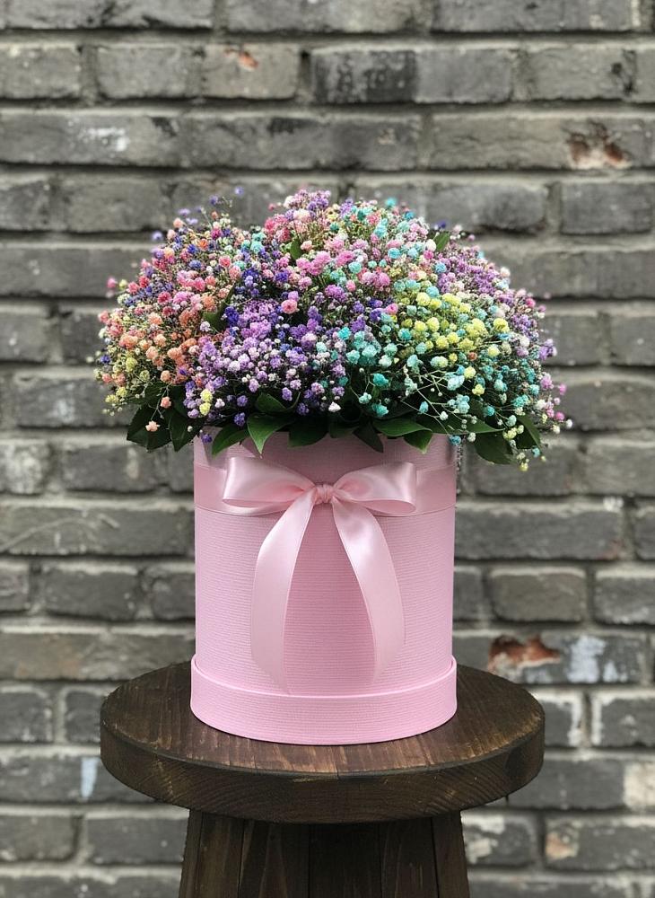 Цветочная композиция из Гипсофила и Розы в шляпной коробке в Камских Полянах