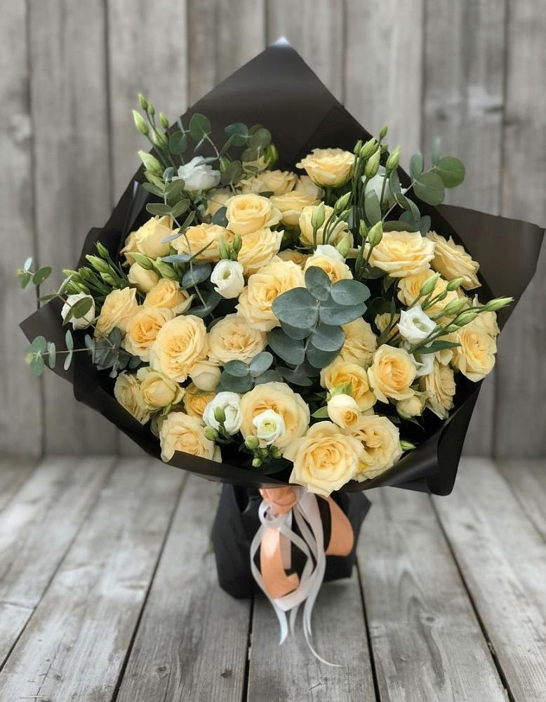 Букет цветов из: Розы и Лизиантусы в Камских Полянах