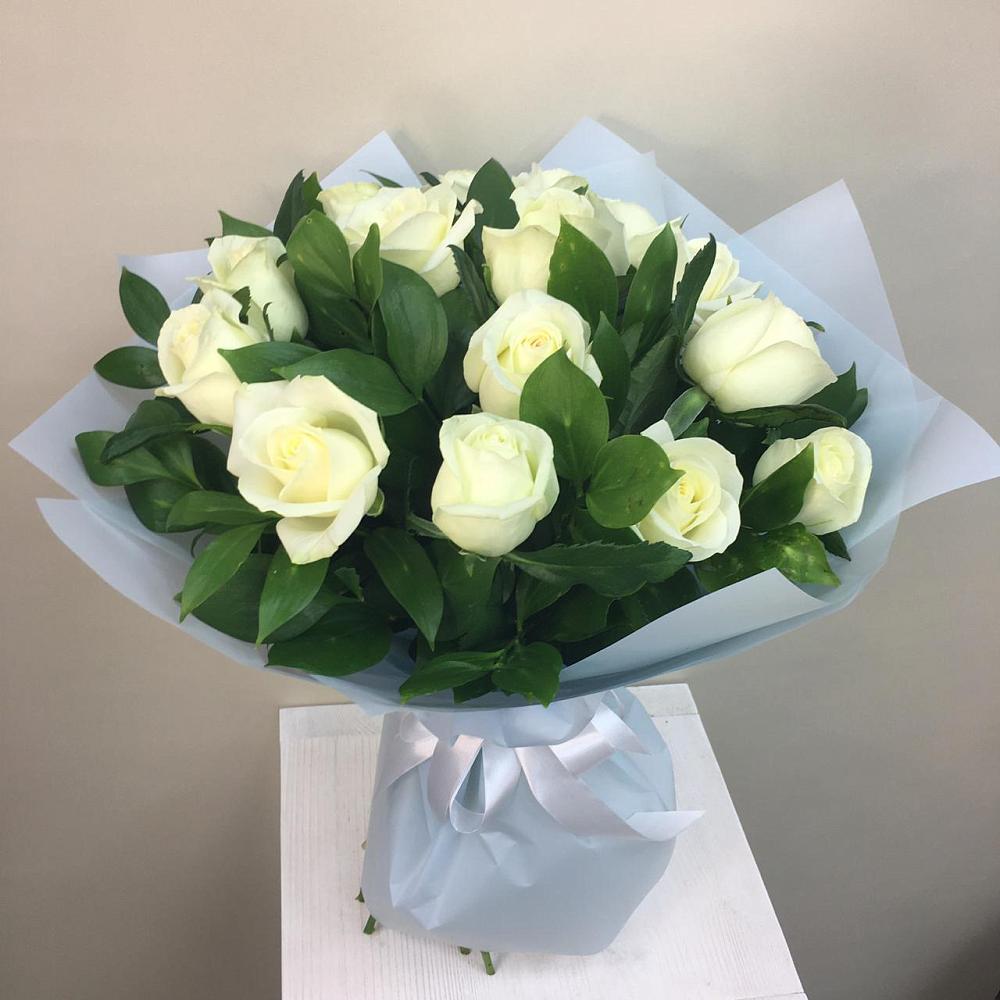 Букет 15 Белых роз Проуд в Камских Полянах