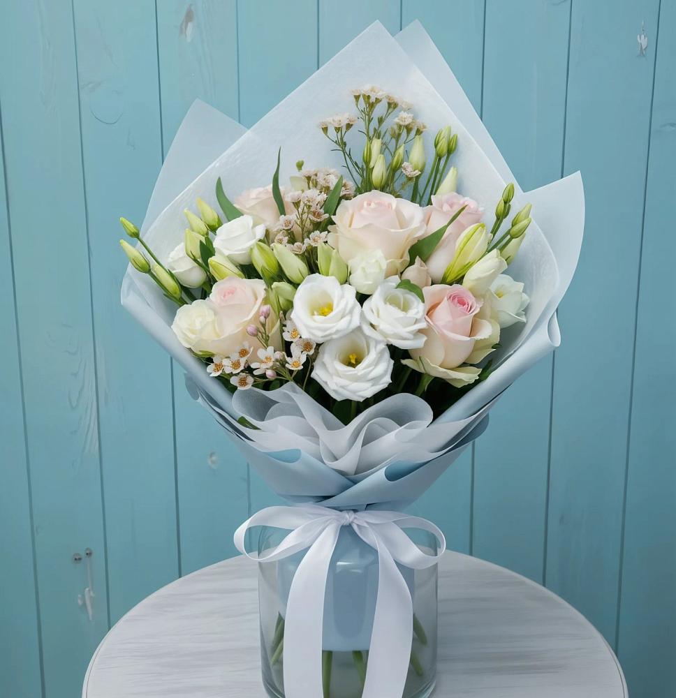 Букет цветов из: Розы и Лизиантусы в Камских Полянах