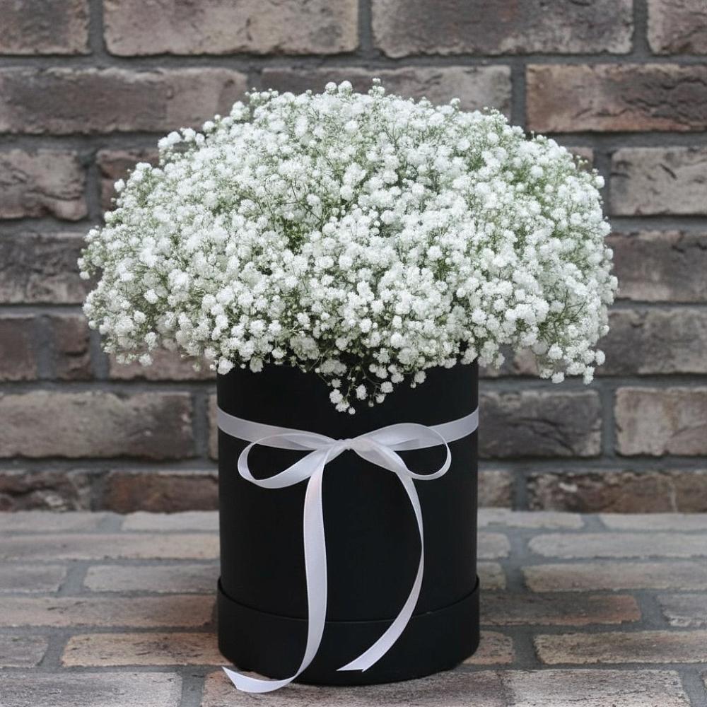 Цветочная композиция из Гипсофила в шляпной коробке в Камских Полянах