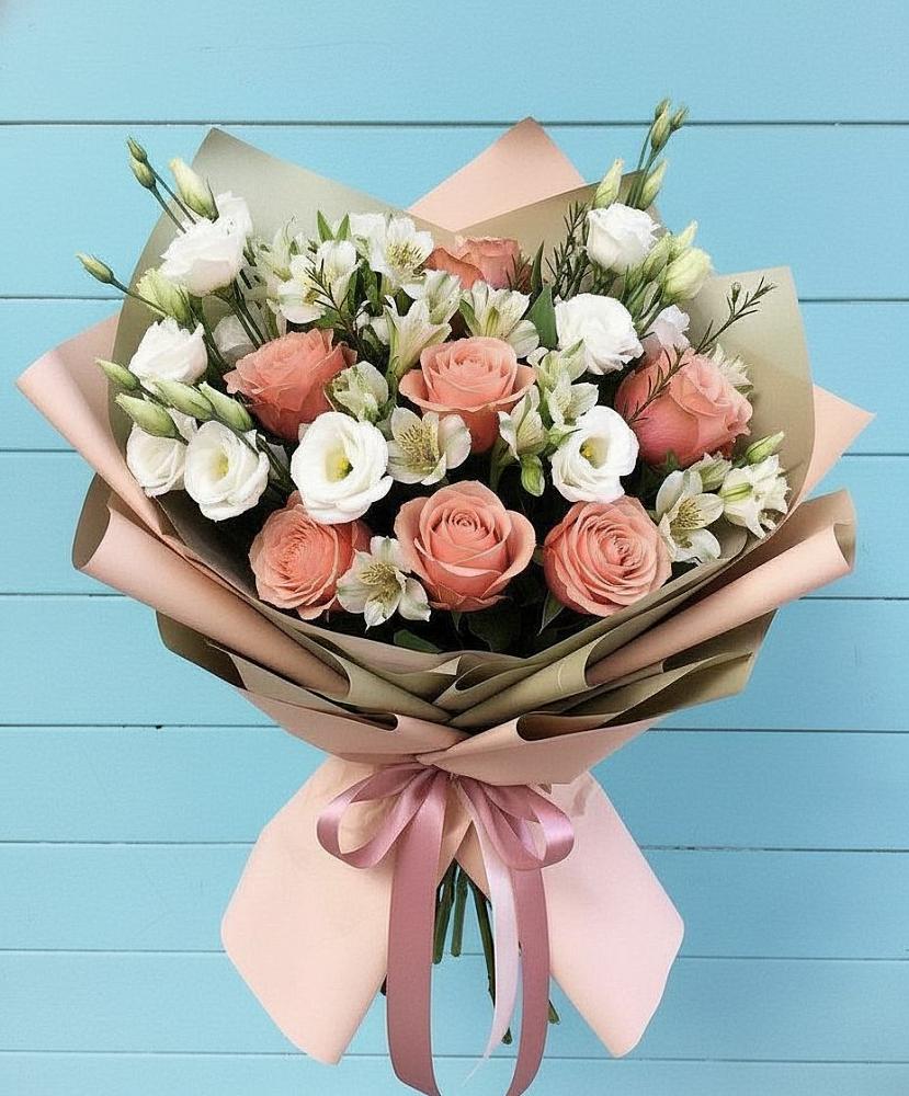 Букет цветов из: Розы, Альстромерии и Лизиантусы в Камских Полянах
