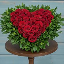 Цветочная композиция из Розы в виде сердца в Камских Полянах