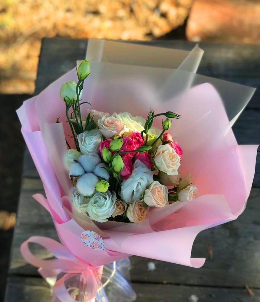 Букет цветов из: Розы и Лизиантусы в Камских Полянах