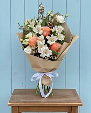 Букет цветов из:  Альстромерии, Лизиантусы, Розы и Хризантемы в Камских Полянах