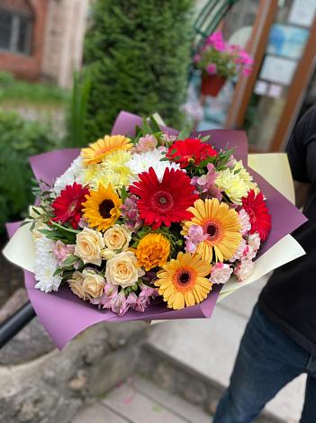 Букет цветов из: Герберы, Ромашки, Хризантемы, Розы и Подсолнухи в Камских Полянах