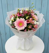 Букет цветов из:  Герберы, Альстромерии и Лизиантусы в Камских Полянах