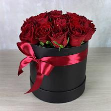 Цветочная композиция из Розы в шляпной коробке в Камских Полянах