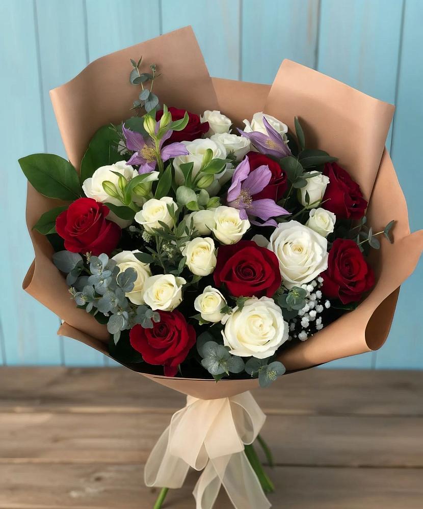 Букет цветов из: Розы и Альстромерии в Камских Полянах