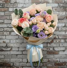 Букет цветов из:  Розы, Лизиантусы и Гвоздики в Камских Полянах